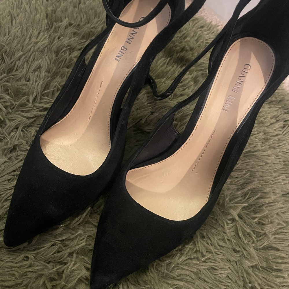 Gianni Bini Black Pointed Toe Heels